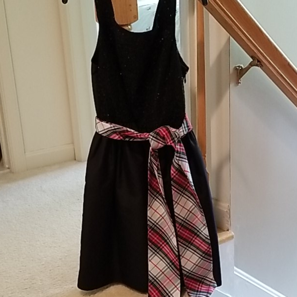 Girls black sleeveless dress